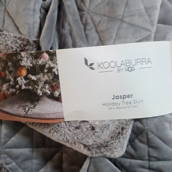 Koolaburra by UGG Gray Soft Quilted Tree Skirt - Picture 2 of 6